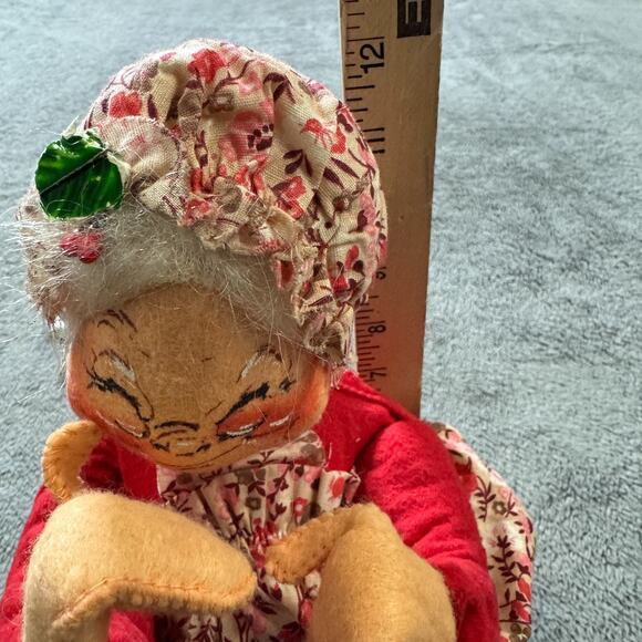 Vintage ANNALEE MOBILITEE Doll 12" Mrs. Claus Holiday Christmas Decor - Picture 5 of 6